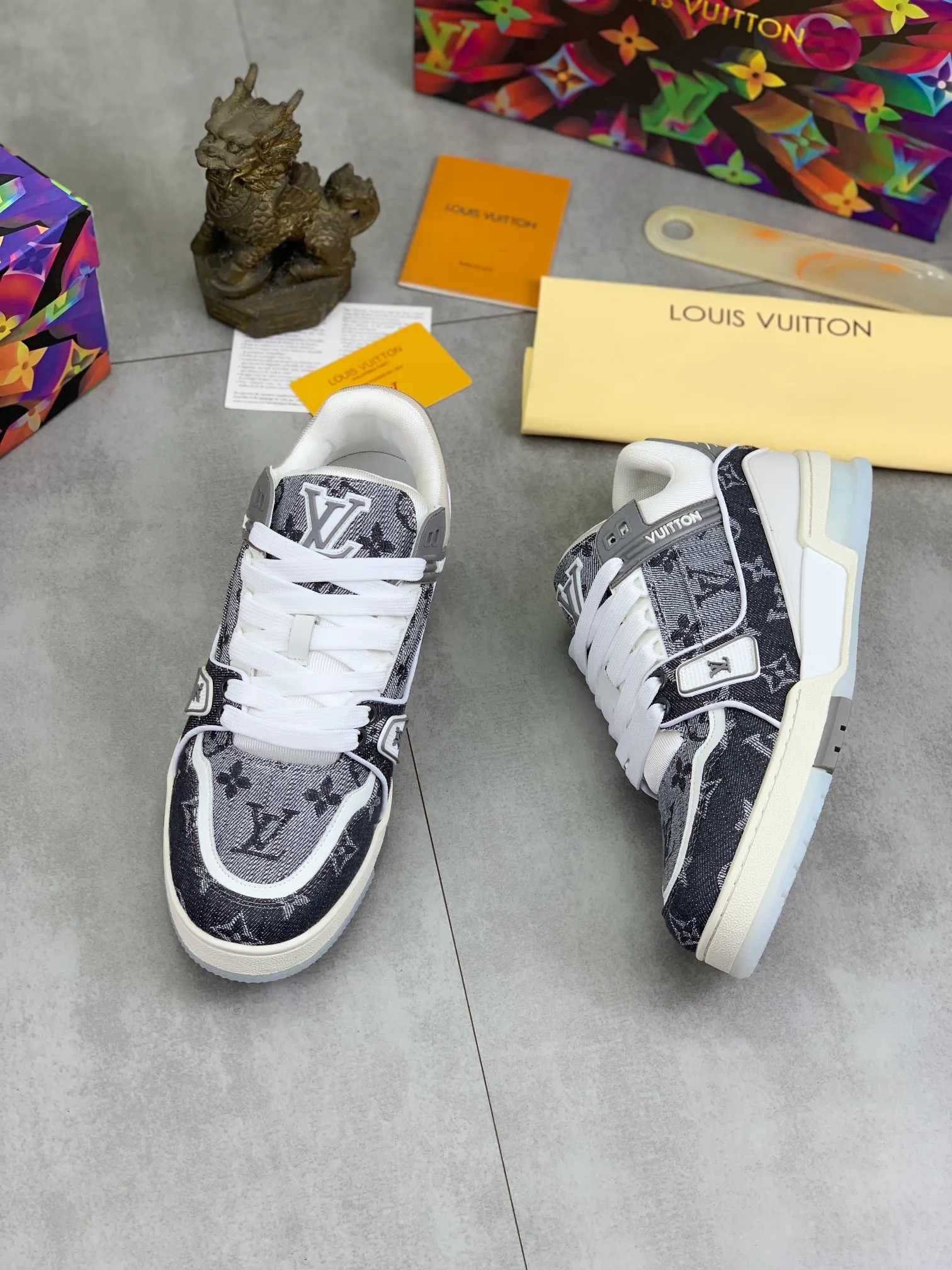 Men's men's shoes 💰P540 New style 💰💎💎Latest color High version 2025Louis*Vuitto* LV Traine Catwalk TRAINER outsole and fabric private model A shoe that definitely costs a lot of money and effort. This series was designed after the arrival of Vifgil. It is favored by many fans every season. Original TPU outsole Original packaging Men's size: 38-45 (46 can be customized) Color: 2️⃣ colors available (available from stock, super fast delivery)
